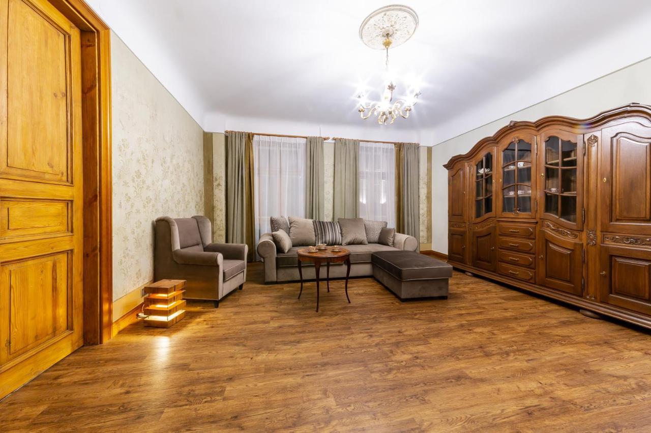 리가 Ancient Storie'S Ap 65Sqm Renovated Free Parking 아파트 외부 사진