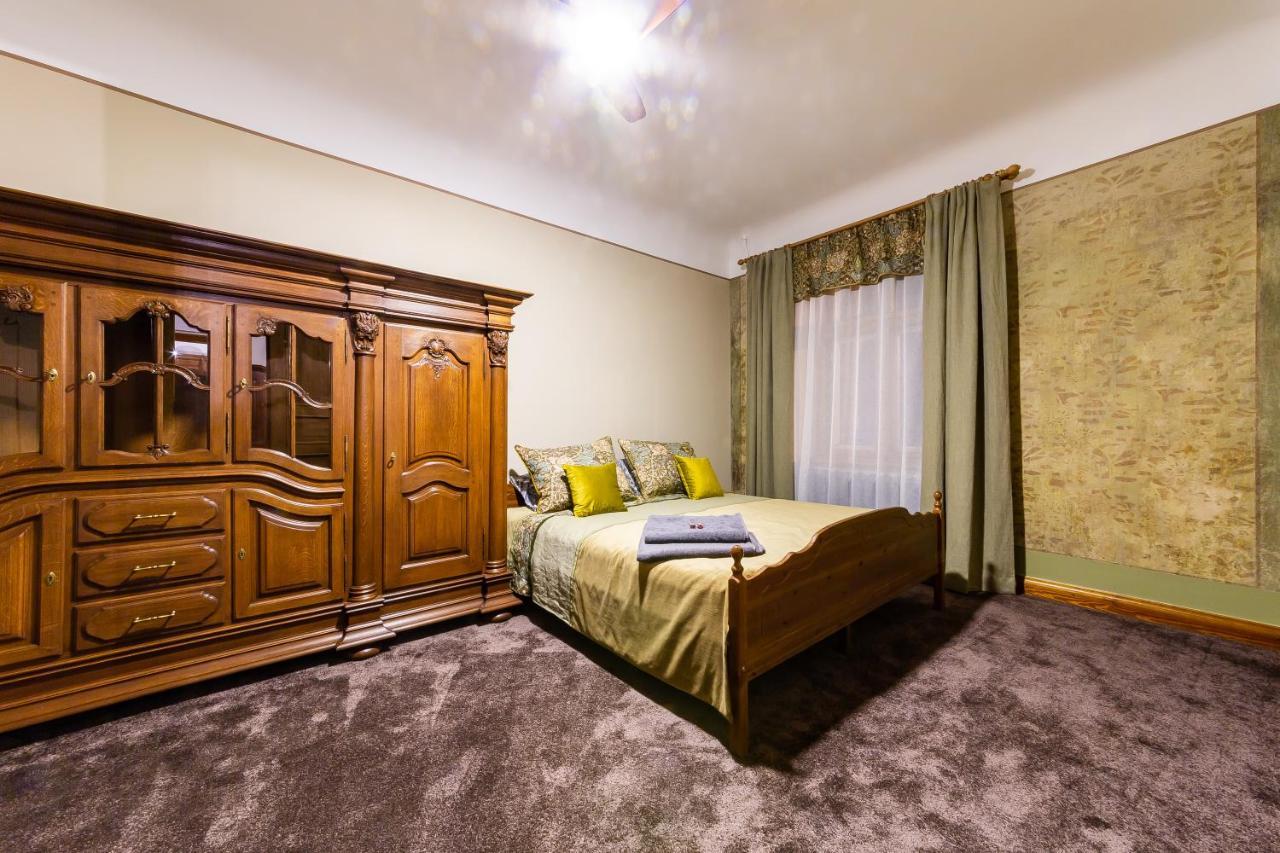 리가 Ancient Storie'S Ap 65Sqm Renovated Free Parking 아파트 외부 사진