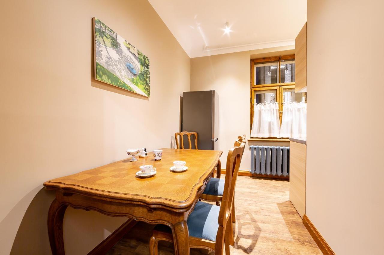 리가 Ancient Storie'S Ap 65Sqm Renovated Free Parking 아파트 외부 사진